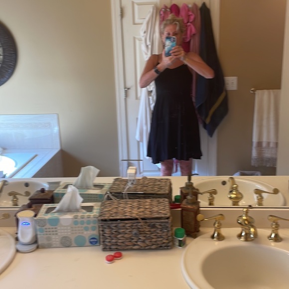 Old navy black sundress - Picture 3 of 4